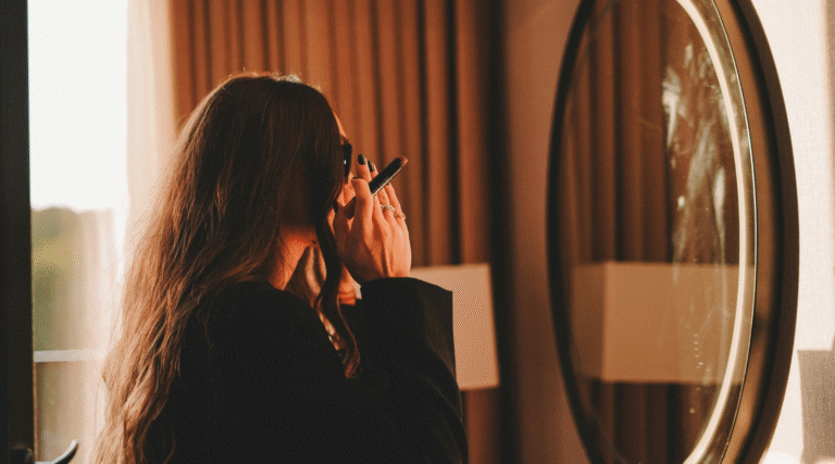 How-a-Makeup-Mirror-Can-Help
